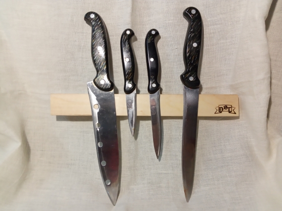Магнитный держатель для ножей из дерева (клён)